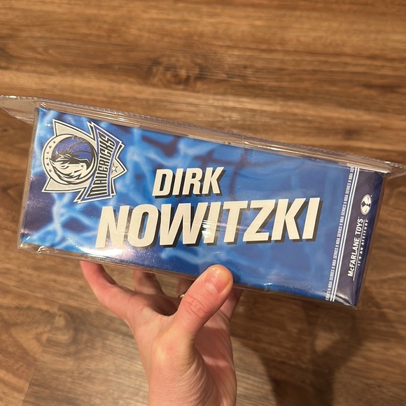 McFarlane Figure- NBA Dirk Nowitzki - Picture 3 of 5